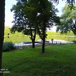 Panzió Dwor Nad Jeziorem W Bieniaszach
