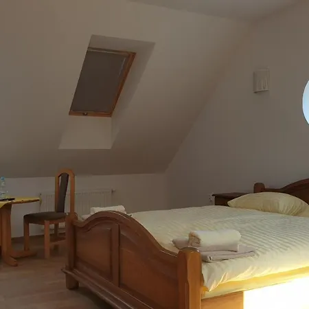 Dwor Nad Jeziorem W Bieniaszach Bed & Breakfast *
