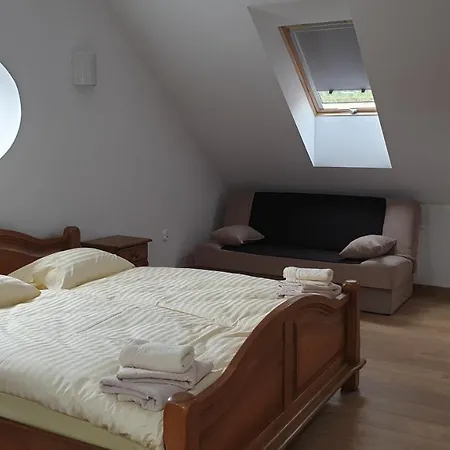Dwor Nad Jeziorem W Bieniaszach Bed & Breakfast