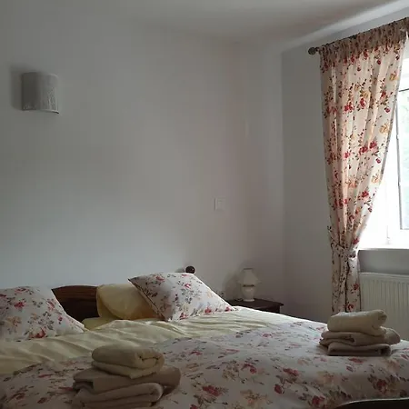 Dwor Nad Jeziorem W Bieniaszach Bed & Breakfast *